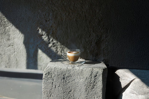 Latte au Lait de Poule : Réchauffez vos matinées