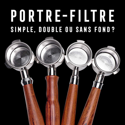 Quatre porte-filtres en métal avec manches en bois, illustrant les options simple, double et sans fond pour l'extraction d'un espresso parfait.